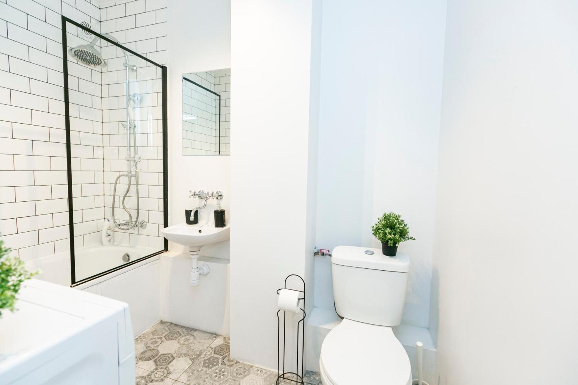Nowogrodzka 78 - Apartament Dla 4 Osob - 200M Od Szpitala Klinicznego Na Lindleya - 1Km Do Dworca Centralnego - Wifi - Smart Tv 45 Cali Warschau Buitenkant foto