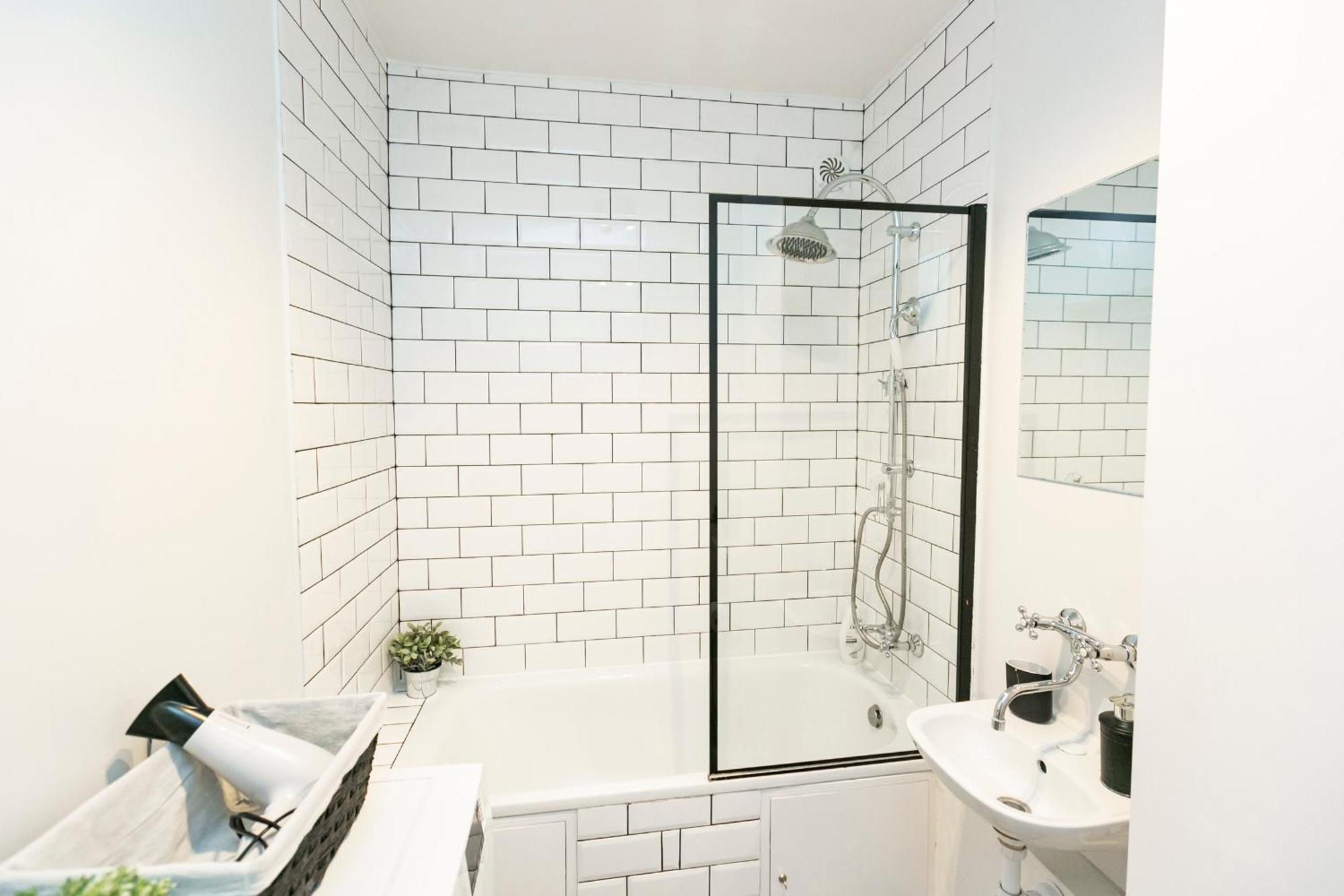 Nowogrodzka 78 - Apartament Dla 4 Osob - 200M Od Szpitala Klinicznego Na Lindleya - 1Km Do Dworca Centralnego - Wifi - Smart Tv 45 Cali Warschau Buitenkant foto